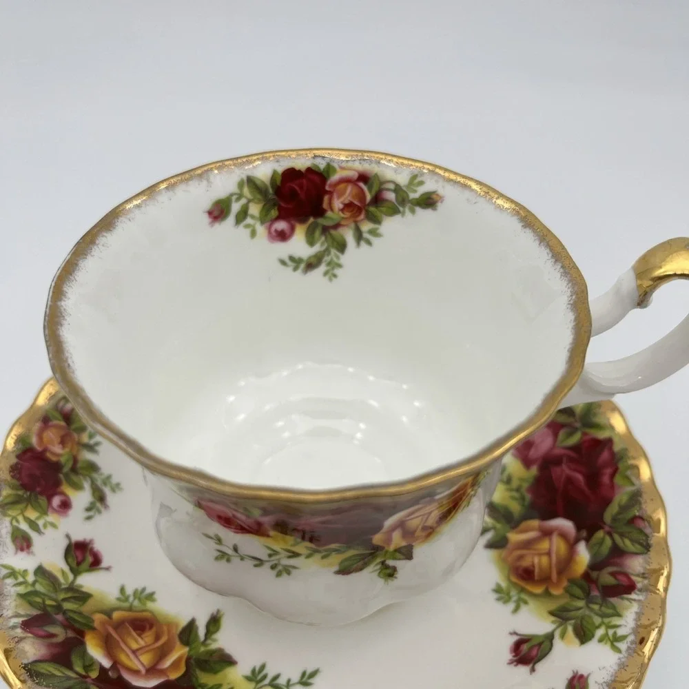 Vintage Royal Albert Old Country Roses Teacup &‎ Saucer Set - Bone China